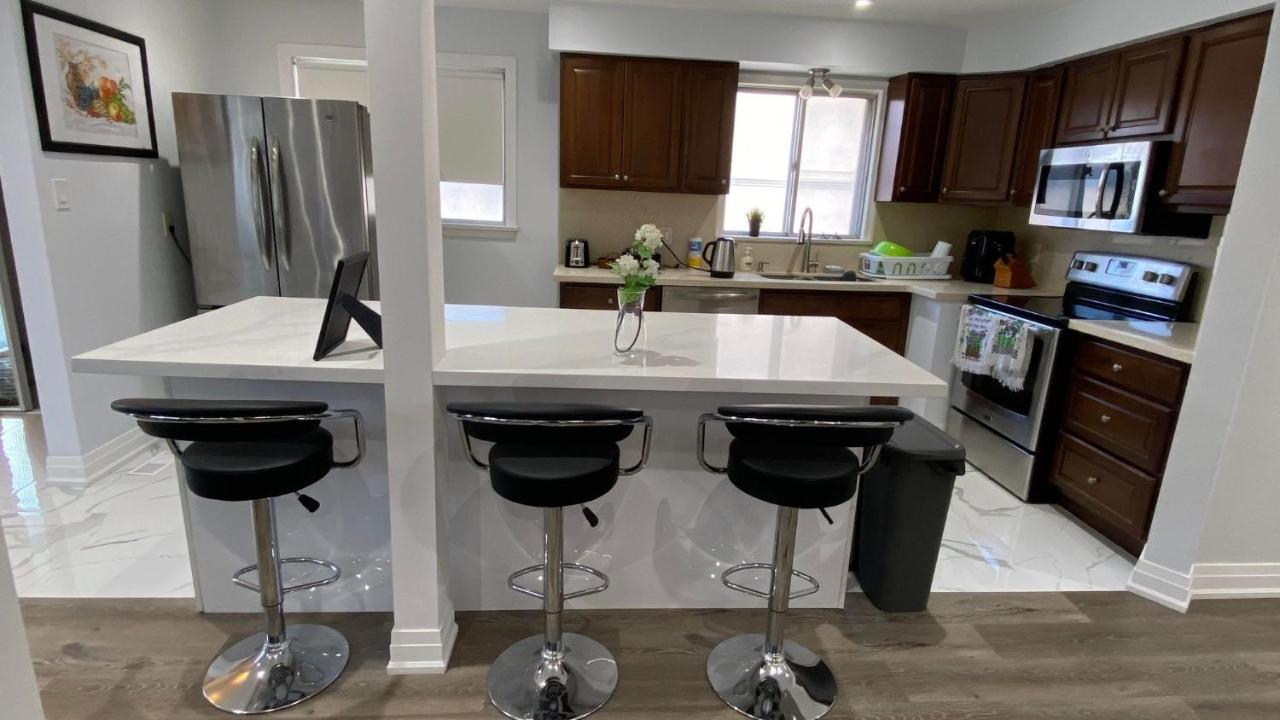 Spectacular 3 Bedroom 2 Wr House - Close To Airport 多伦多 外观 照片