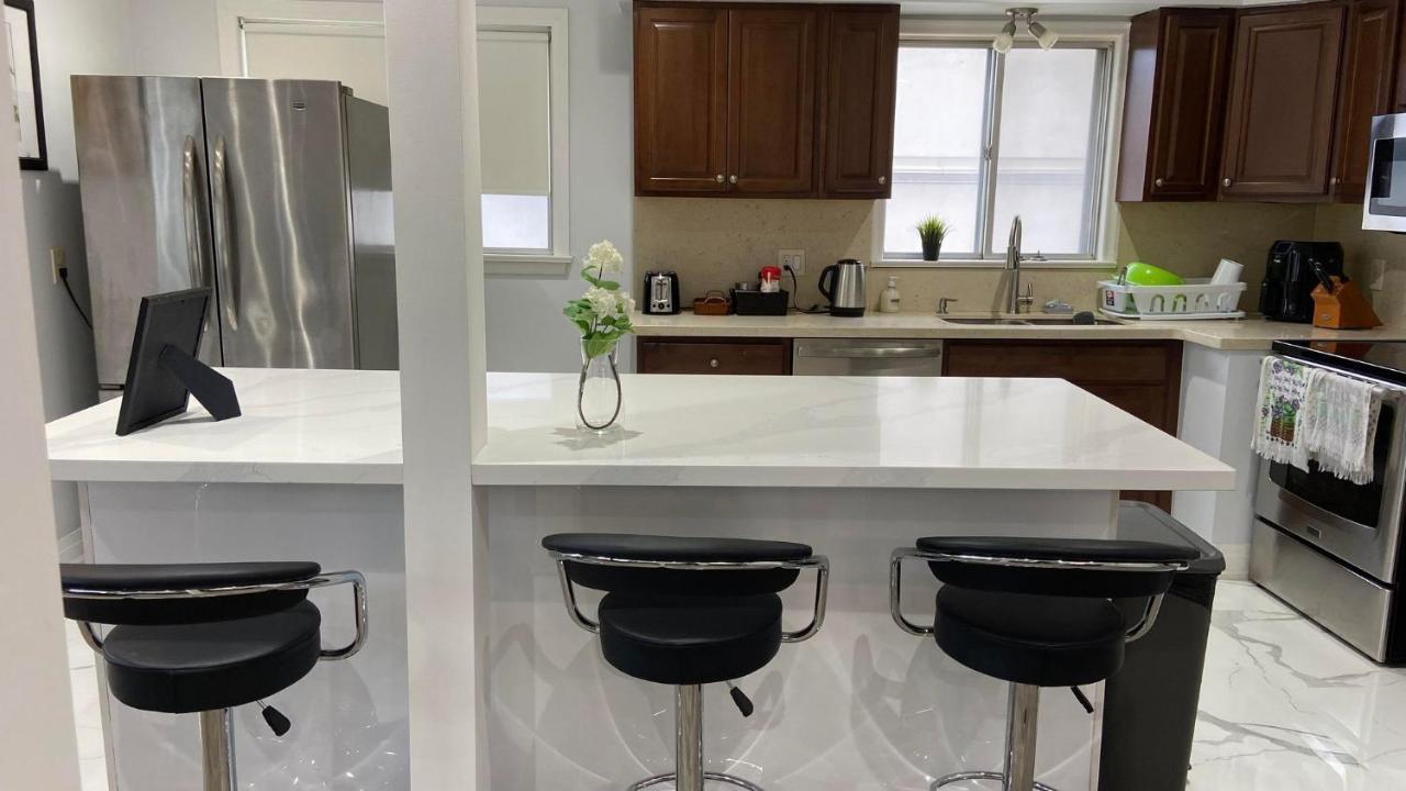 Spectacular 3 Bedroom 2 Wr House - Close To Airport 多伦多 外观 照片