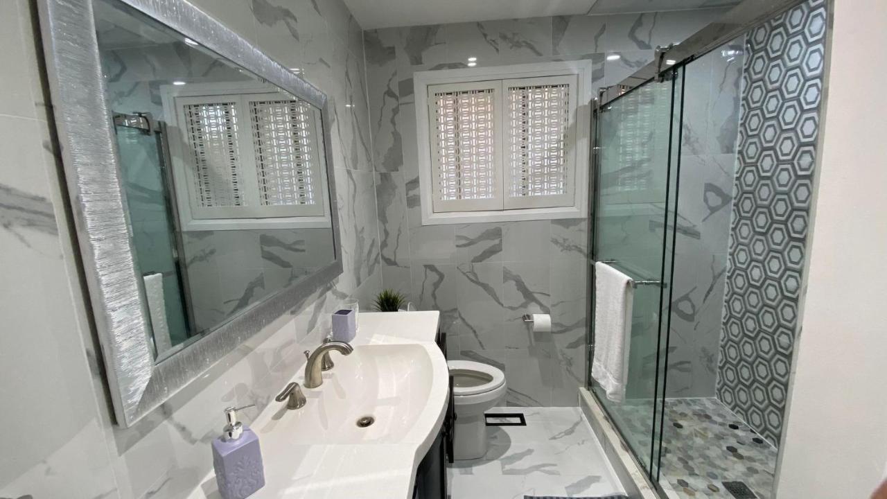 Spectacular 3 Bedroom 2 Wr House - Close To Airport 多伦多 外观 照片
