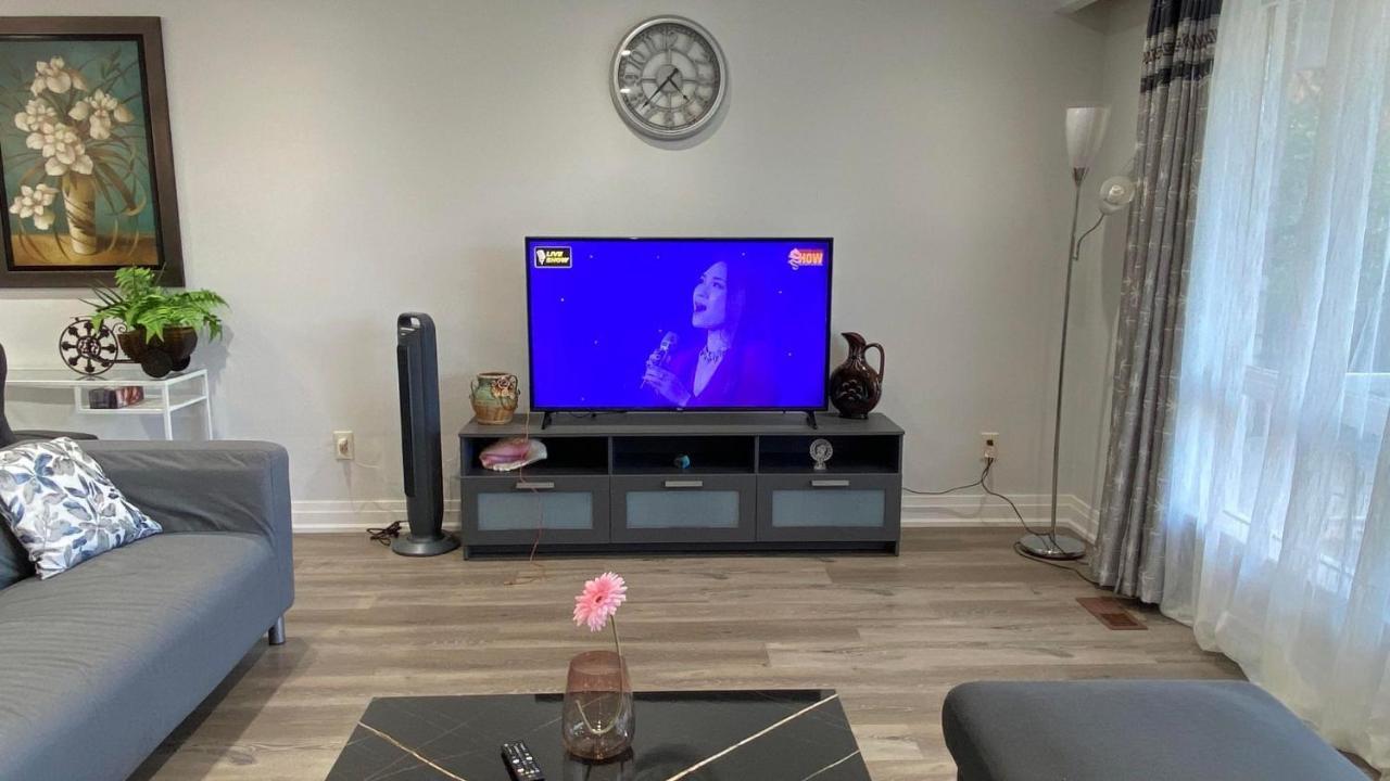Spectacular 3 Bedroom 2 Wr House - Close To Airport 多伦多 外观 照片
