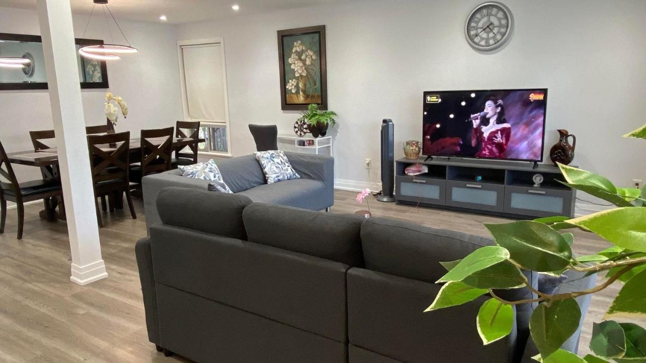 Spectacular 3 Bedroom 2 Wr House - Close To Airport 多伦多 外观 照片