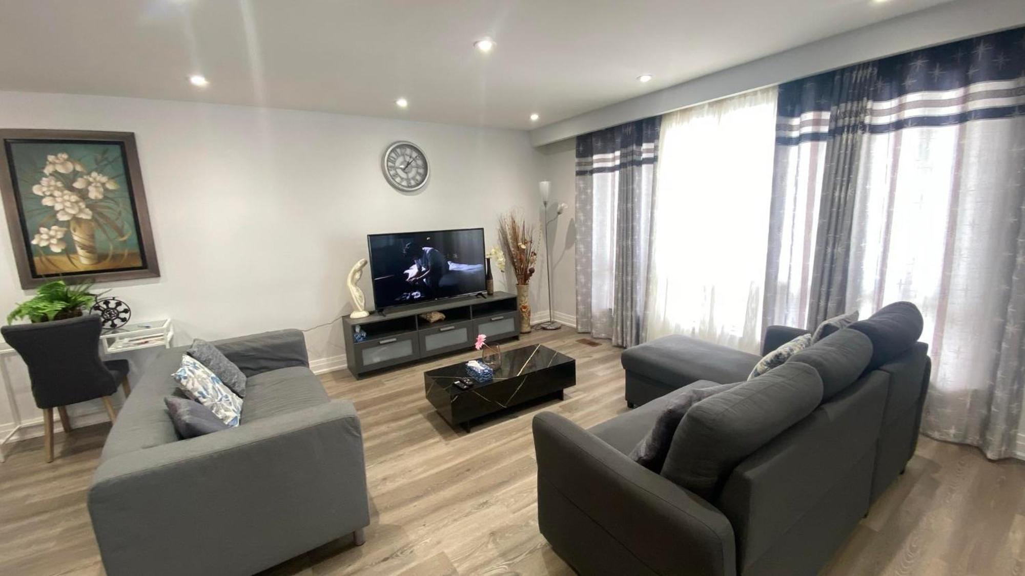 Spectacular 3 Bedroom 2 Wr House - Close To Airport 多伦多 外观 照片